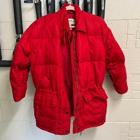 Red insulated winter jacket, fleece lined pockets, wind proof sleeves, pockets - Picture 3 of 14